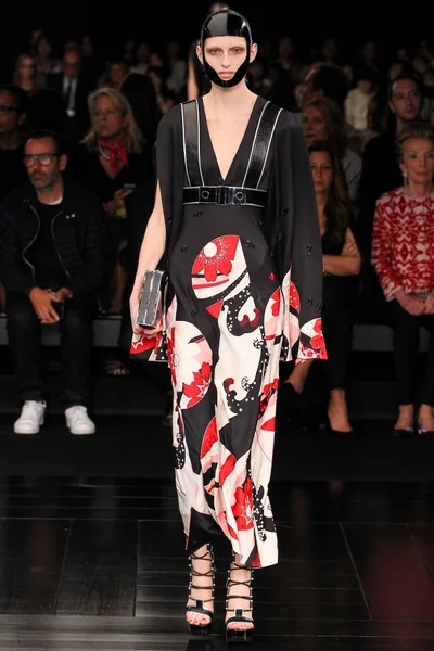Look 19